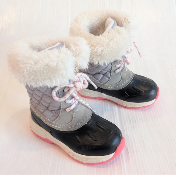 CARTER'S Girls Black and Gray Kids Winter Snow Boots with Fur Trim Size 8 - Picture 2 of 8